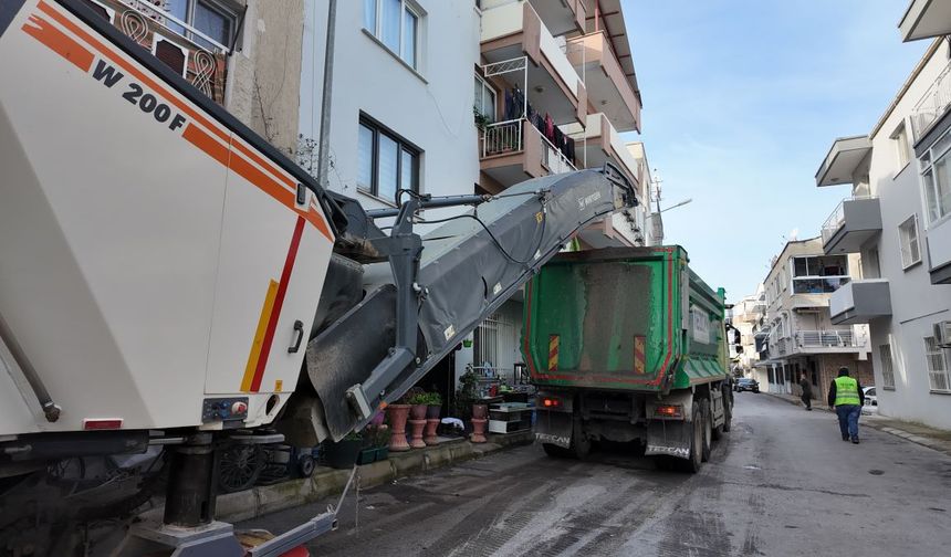 Balçova’da asfalt ve kaldırım çalışmaları hız kesmiyor