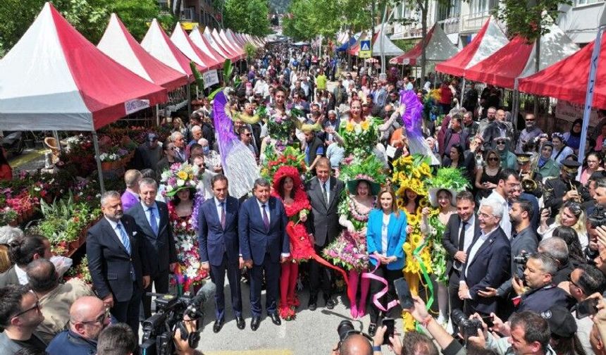 Bayındır çiçek festivali üçüncü gününde yoğun ilgi