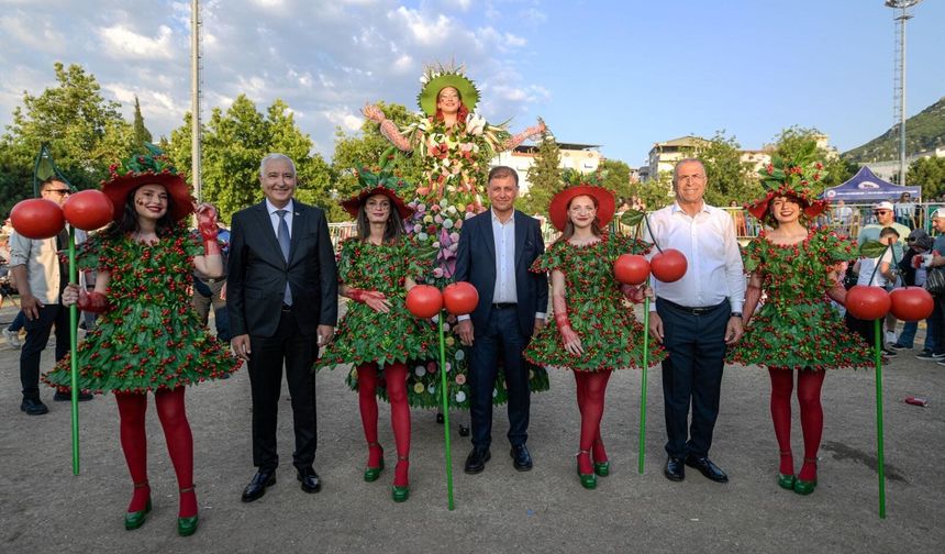 “Bir ve bütünüz, gençler bu ülkenin emaneti”