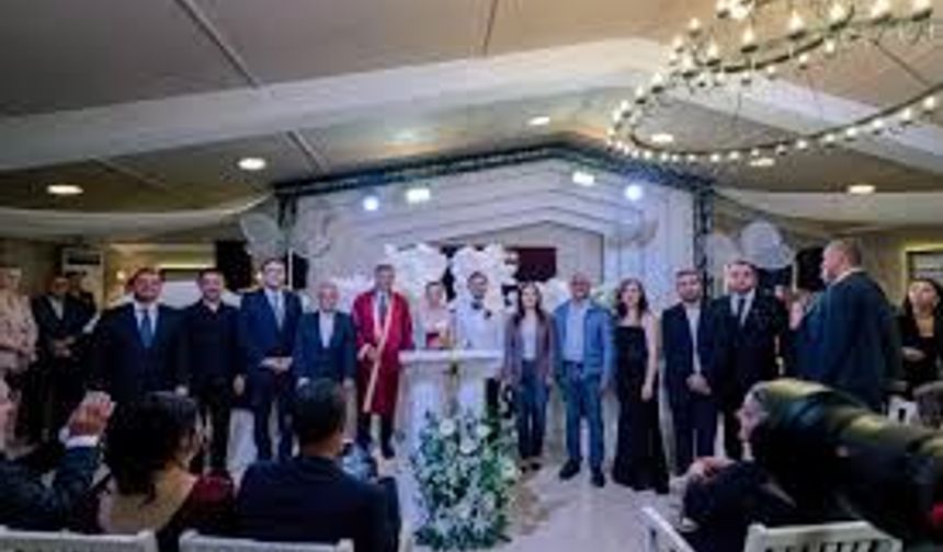 Eyyüp Kadir İnan ve Mahmut Atilla Kaya, Mirhanoğlu ile Özkan çiftinin nikâh törenine katıldı