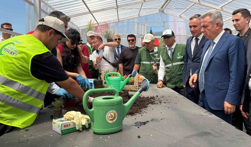 Ekrandan toprağa: İzmir’de gençler için ’Doğal Yaşam Köyü’ kuruldu