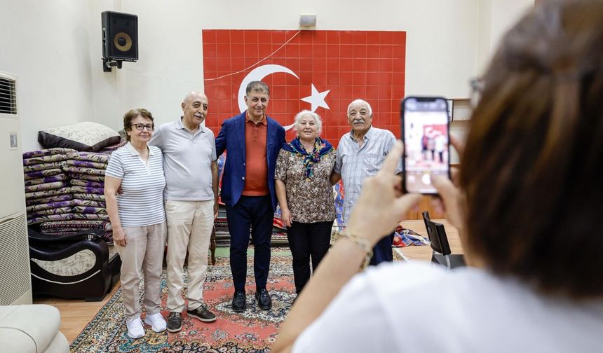 Başkan Tugay aşure lokmasını paylaştı