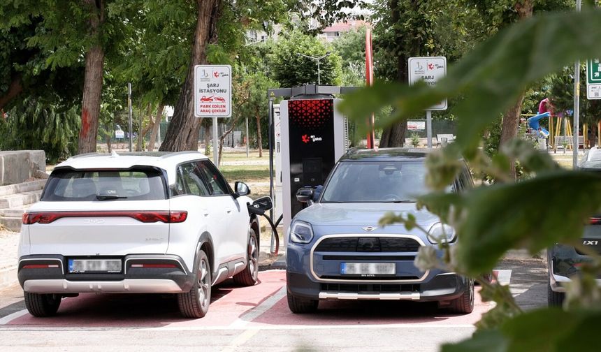 Bayraklı’da 10 noktaya 20 şarj ünitesi kuruldu