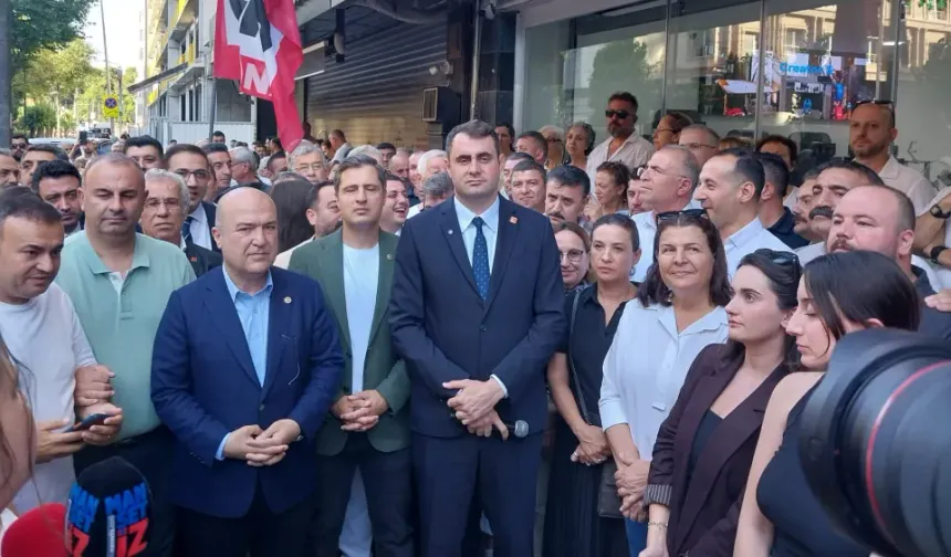 CHP İzmir’de Sert Gece Çıkışı