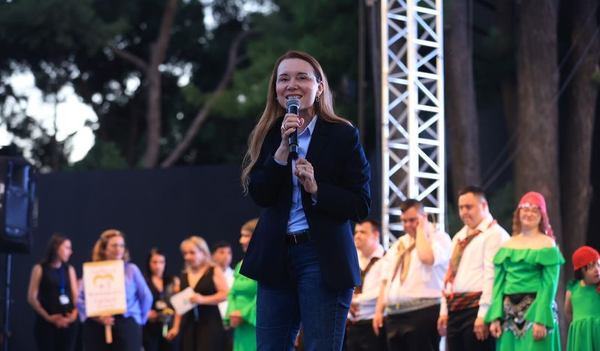 Konak’ın Halk Oyunları Şenliği 20. yıl gururu yaşattı