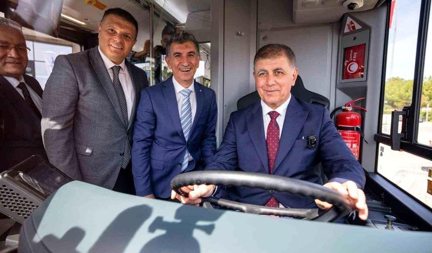 İzmir 2040'a hazırlanıyor: Ulaşımda yeni dönem için düğmeye basıldı