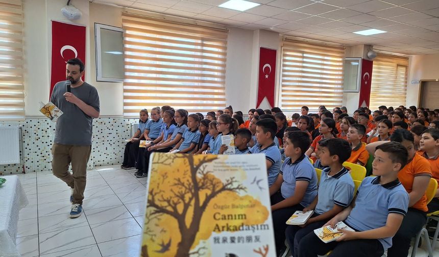 Kazandığı tazminatı öğrencileri için kitaba dönüştürdü