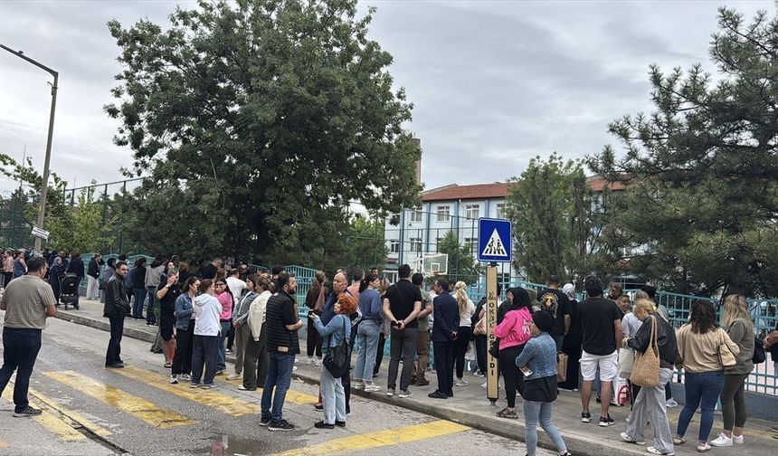 LGS heyecanı başladı! Türkiye genelinde milyonlarca öğrenci sınavda