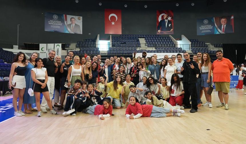 On Dance 20 kupayla İzmir’e büyük gurur yaşattı