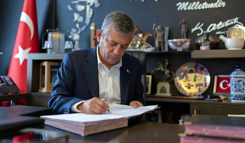 Özgür Özel, Yeni Parti'nin genel başkanı seçildi