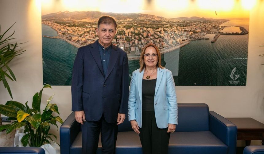 Başkan Tugay Güzelbahçe'de esnaf ve vatandaşlarla buluştu