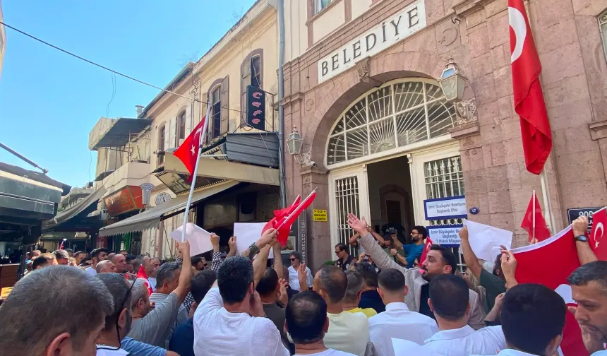 Kemeraltı esnafından Çankaya Otoparkı protestosu
