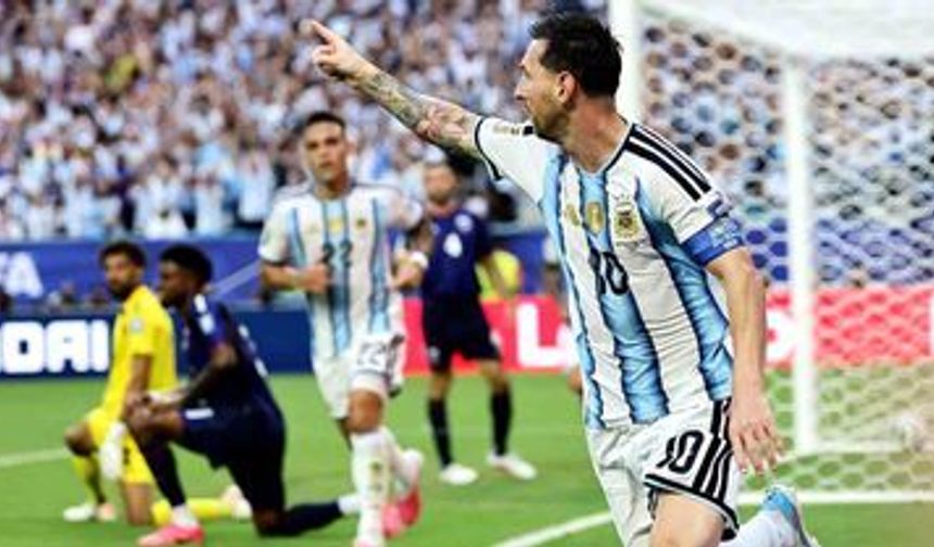 Messi'li Arjantin turladı