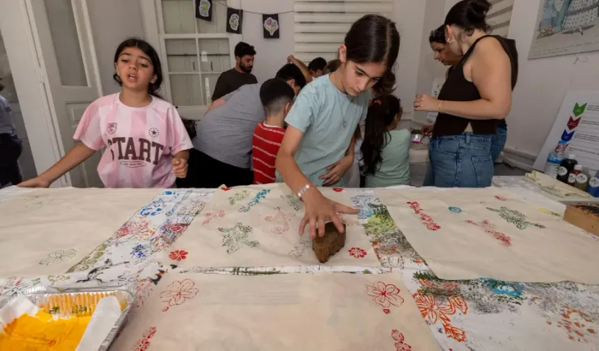 100 yıllık basma kalıpları çocukların elinde