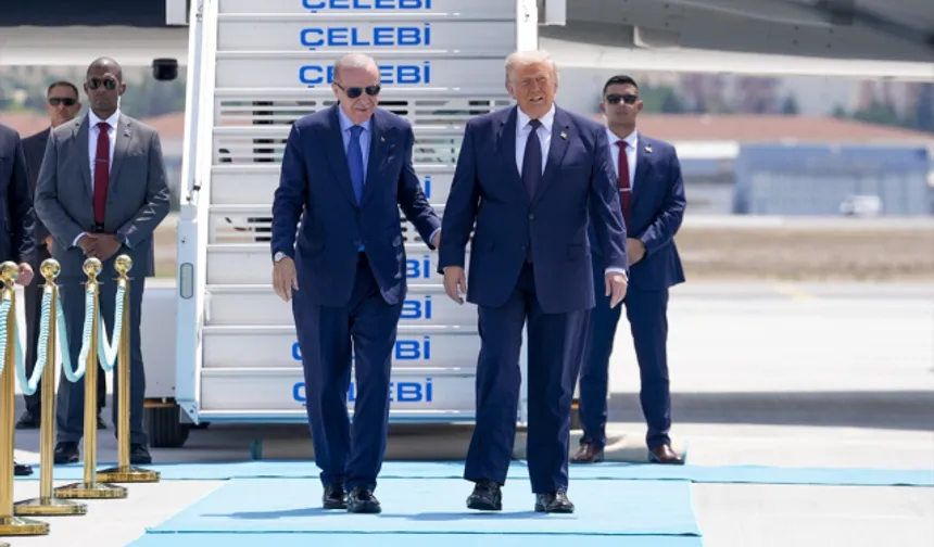 Trump Ankara’da: Erdoğan Uçağın Kapısında Karşıladı, İlk Sözleri Yeni Başkanlık Uçağı Hakkında Oldu