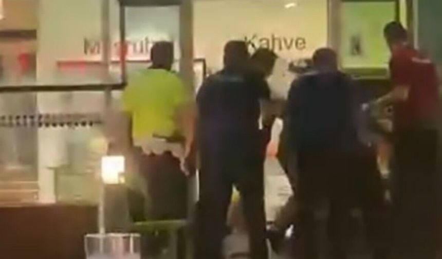 Adnan Menderes Havalimanında hareketli anlar: 4 polis bıçaklandı