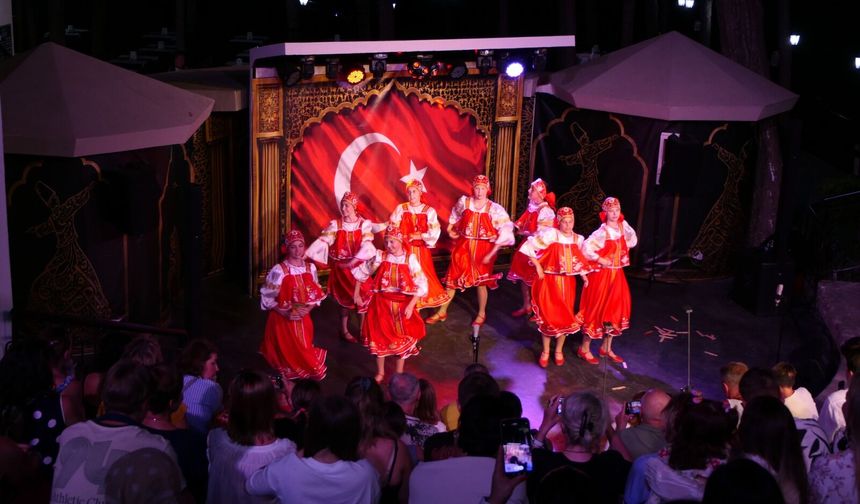 Rus korosundan Marmaris’te Aşık Veysel sürprizi