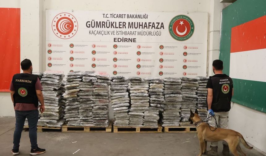 Kapıkule’de iki TIR’a dev operasyon: 1 milyar 37 milyon TL’lik uyuşturucu yakalandı