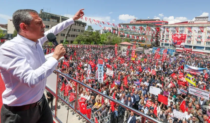 Özgür Özel yol haritasını anlattı: Öncelik CHP’de kalmak, olmazsa yeni parti kurulacak