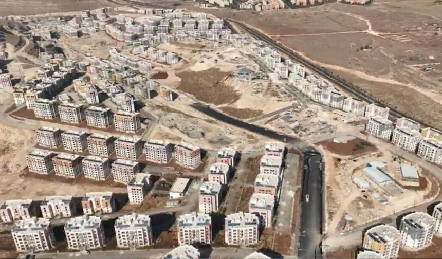 İmar edilen deprem konutlarının bir kısmı teslim edildi