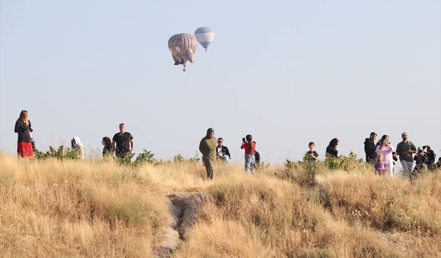 Gökyüzünde Renkli Balon Şöleni