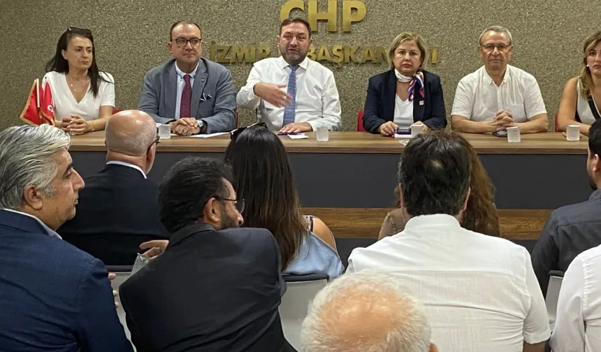 İzmir’de ilçe başkanları toplantısı yapıldı