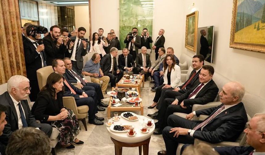 Meclis kulisinde bambu ağacı göndermesi