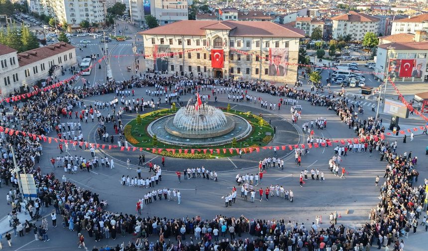 4 Eylül etkinliklerinde 1058 kişilik Sivas Ağırlama Halayı