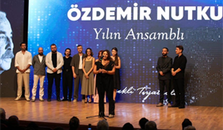 İzBBŞT, Özdemir Nutku Tiyatro Ödülleri’nden dört ödülle döndü