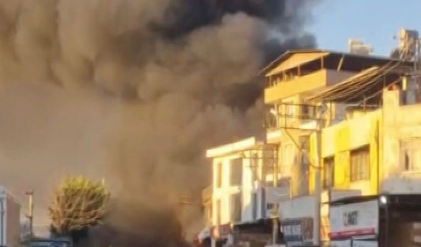 İzmir’de iş yeri yangını: Patlama sesleri paniğe neden oldu