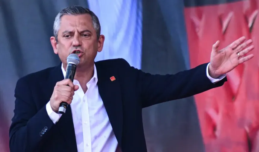 Fon krizi tartışmalarına Özgür Özel'de katıldı!
