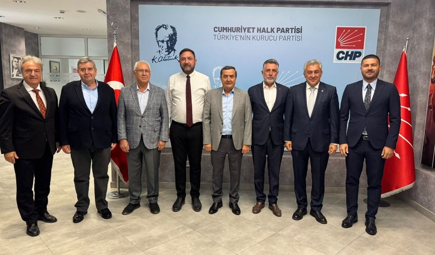 İZMİR’DE CHP'NİN BİRİKİMİ SAHAYA YANSINIYOR: BELEDİYE BAŞKANLARI 30 İLÇEDE SOKAKTA OLACAK