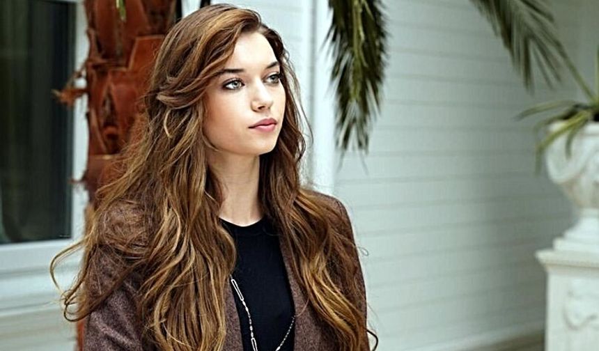 Afra Saraçoğlu ve Melisa Şenolsun için gözaltı
