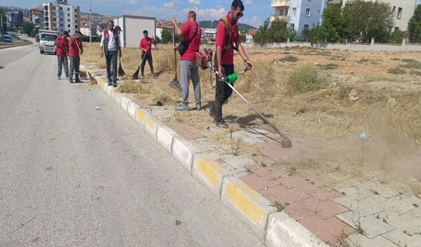 Uşak’ta kuru otlara karşı temizlik çalışması
