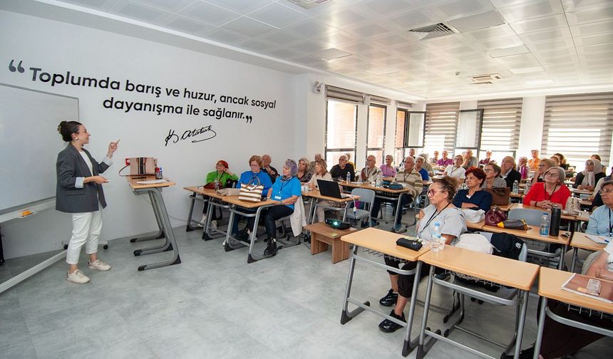 Karşıyaka 3. Yaş Üniversitesi’nde yeni dönem başladı!