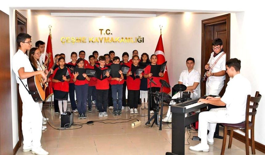 Çeşme’de "Koridorda Müzik" projesi 5. yılına kaymakamlık konseriyle başladı