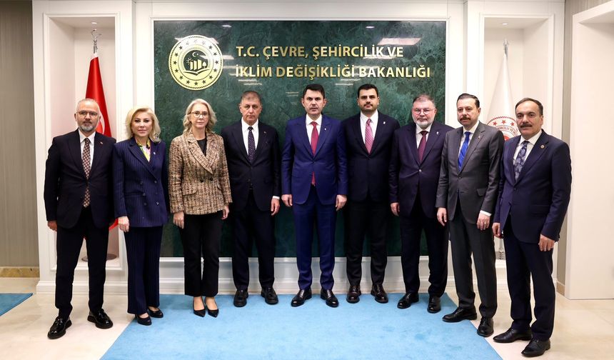 Bakanlar Kurum ve Uraloğlu, İzmir Büyükşehir Belediye Başkanı Tugay ve beraberindeki heyetle görüştü
