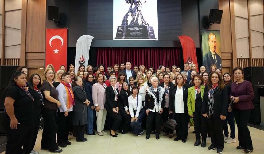 Özdağ; “HALK AÇLIKLA BOĞUŞURKEN BUNLAR İSE TÜRKİYE'NİN ZENGİNLİKLERİNİ SOYUYORLAR”