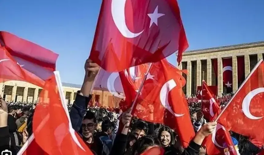 İzmir iş dünyası Cumhuriyetin 103. yılını kutladı
