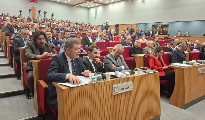İzmir Büyükşehir Meclisi'nde AK Parti'den YENİ Parti’ye '4P' göndermesi: "Peştamal, para, pavyon, peçete"