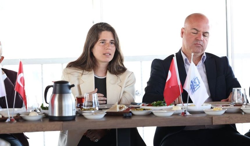 Başkan Denizli, Muhtarlar Günü’nde mahalle muhtarlarıyla bir araya geldi