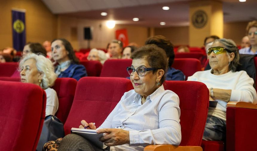 Buca’nın 3. Yaş Üniversitesi’nde ilk ders heyecanı
