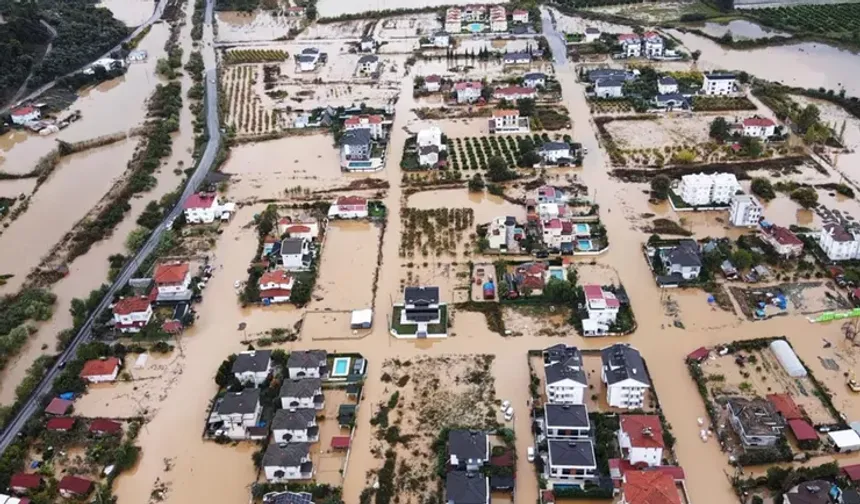 Türkiye'nin tatil cenneti felaketi yaşıyor: Dalaman’da taşkın ve heyelan!