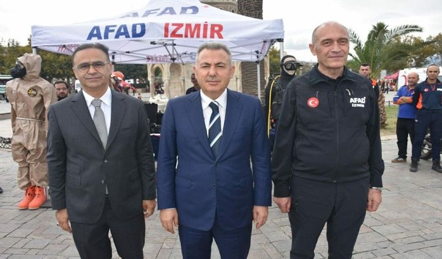 Vali Elban’dan İzmirliye afet hazırlığı çağrısı: “Her saniye afete maruz kalabiliriz”