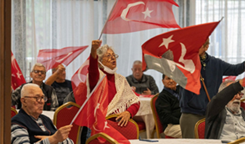 Huzurevinde coşkulu 29 Ekim balosu
