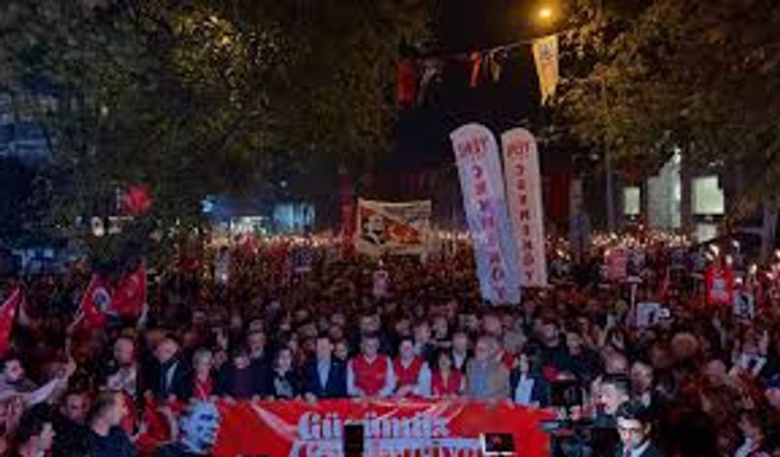 Özgür Özel, Bağdat Caddesi'nde: "Bu cumhuriyetin yıkılmasına izin vermeyeceğiz"