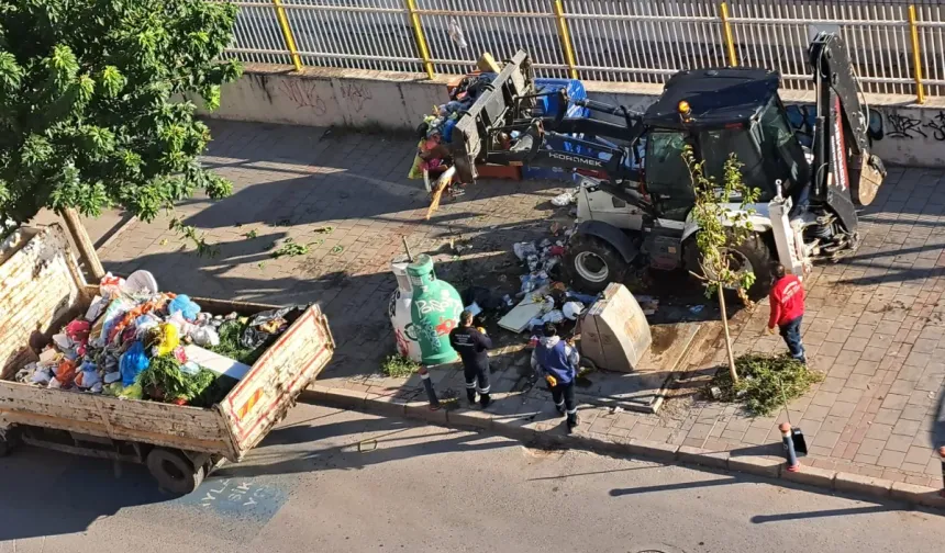 Karşıyaka Belediyesi kepçelerle çöp topluyor!
