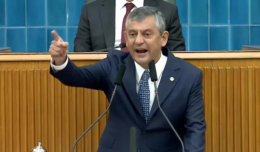 Özgür Özel'den Cemil Tugay'a sert sözler "Namussuz"