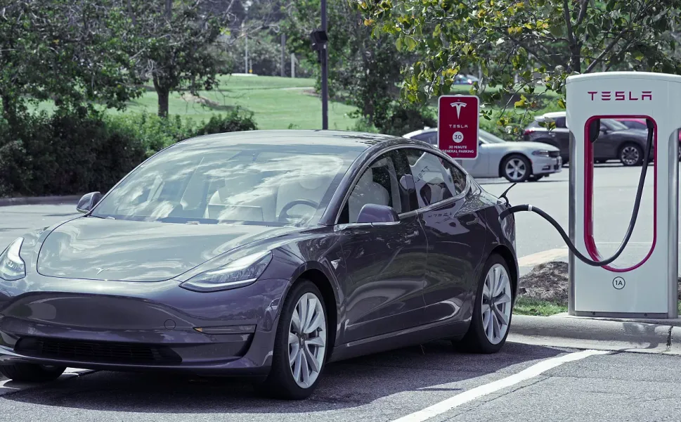 Tesla Şarj İstasyonlarından Çekiliyor | Elektrikli Otomobil Dünyasında Büyük Sarsıntı!