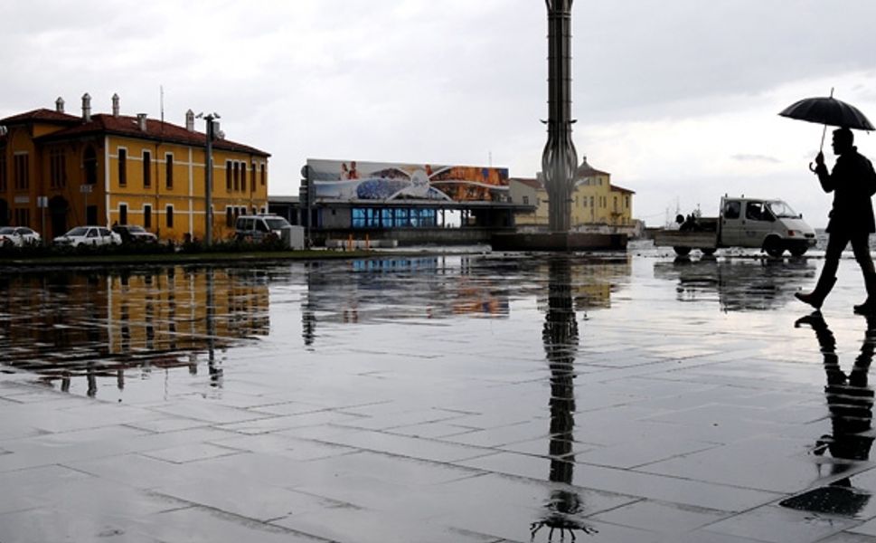 Trafiğe çıkacaklar dikkat! İzmir'de şiddetli sağanak yağış ne zaman sona erecek?